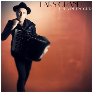 کاور آهنگ Klovnen Har Hængt Sig I Sit Gule Slips از Lars Grand